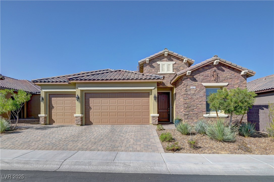 2527 Speyburn Avenue, Henderson, Nevada image 1