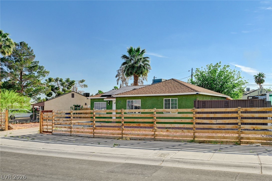 1720 E Carson Avenue
