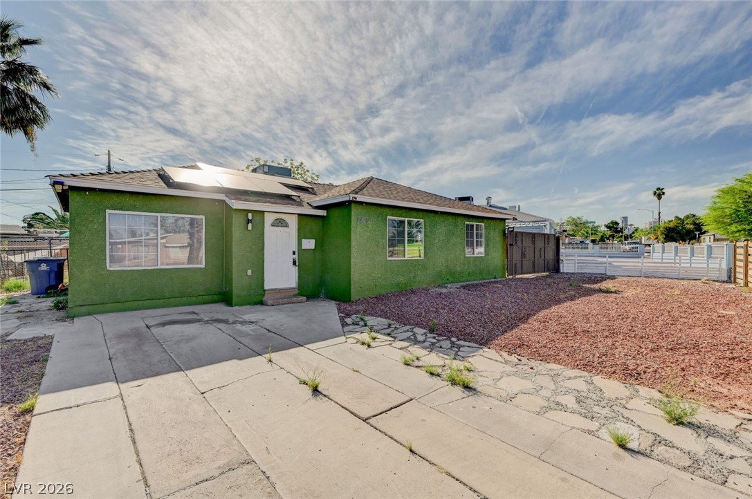 1720 E Carson Avenue