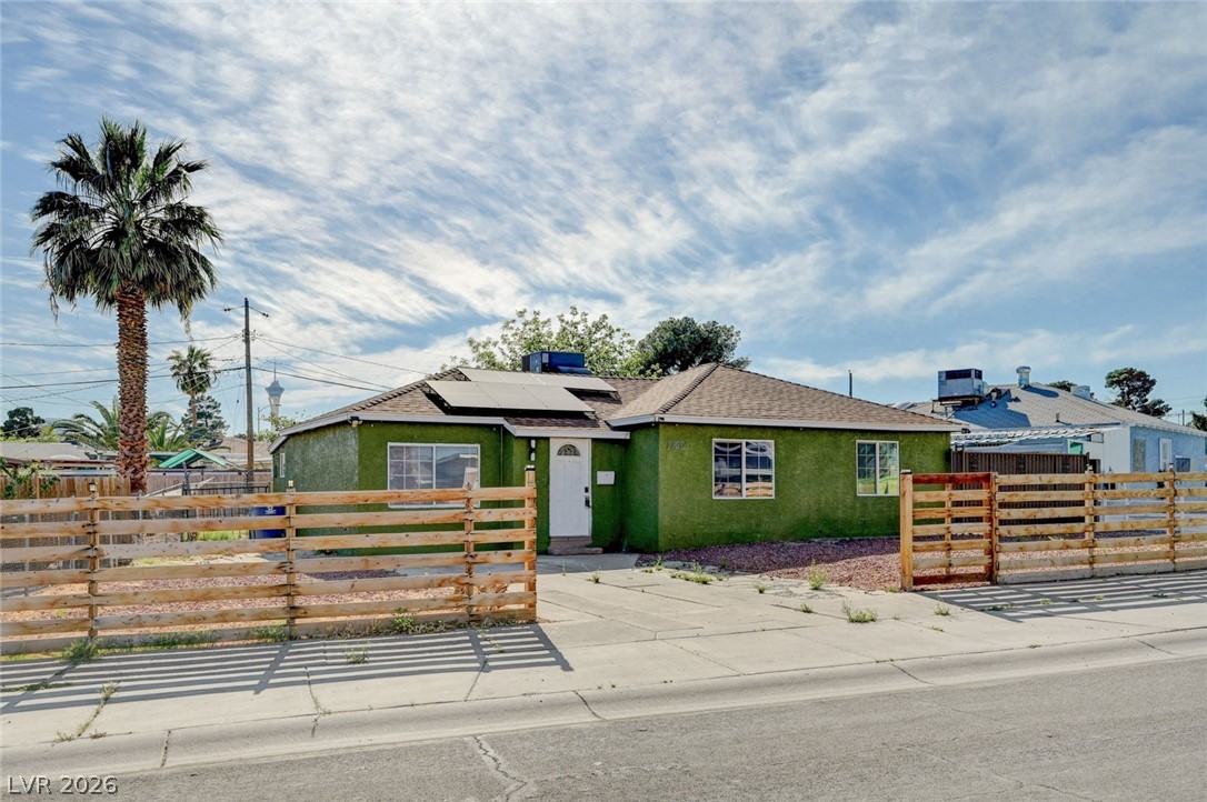 1720 E Carson Avenue