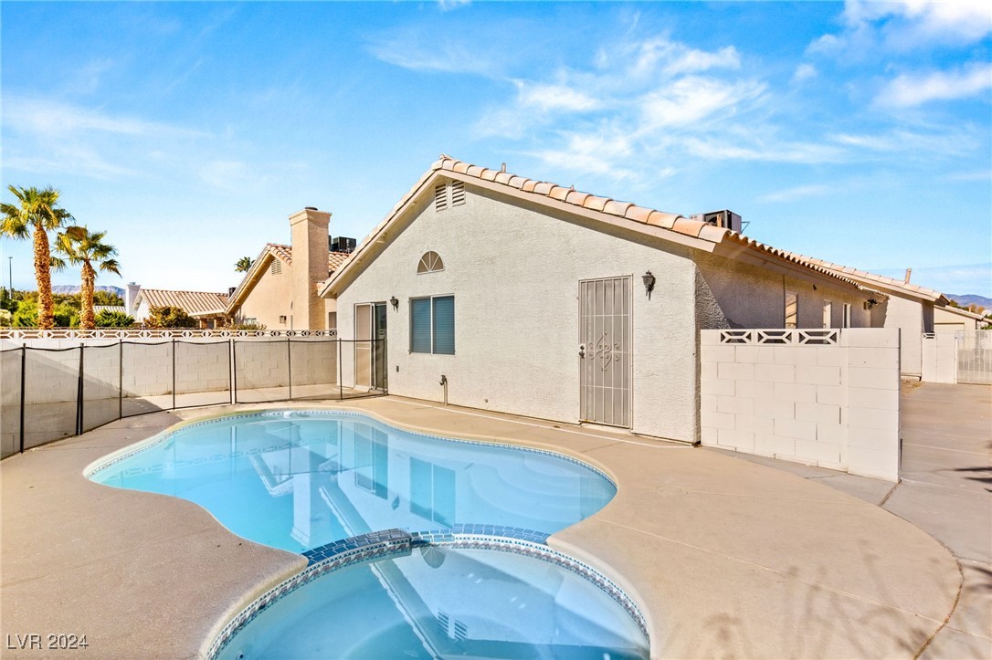 Las Vegas, Nevada 89129, United States, 3 Bedrooms Bedrooms, ,2 BathroomsBathrooms,Residential,Pending,28665