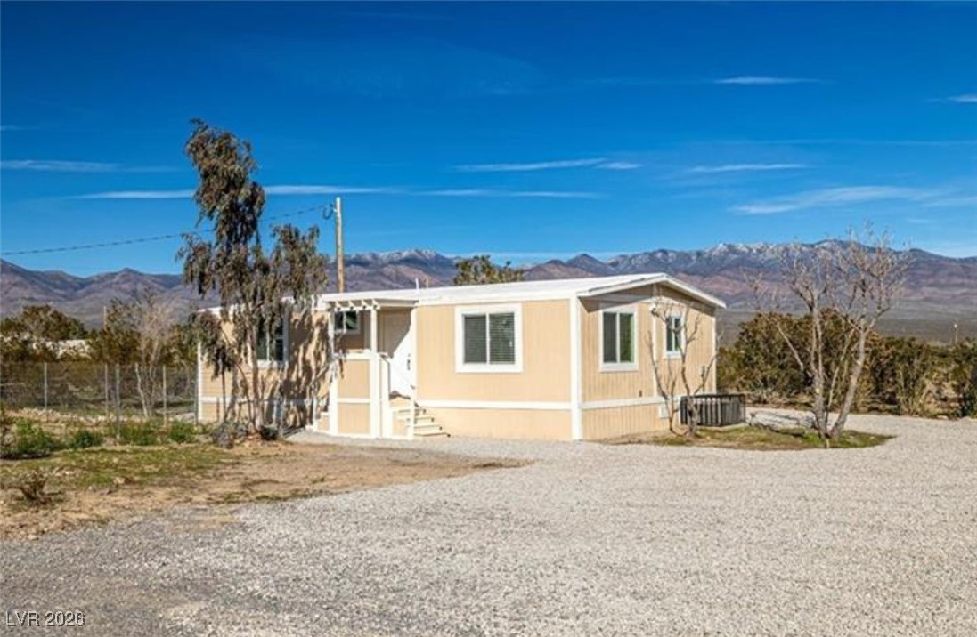6811 N Mountain View