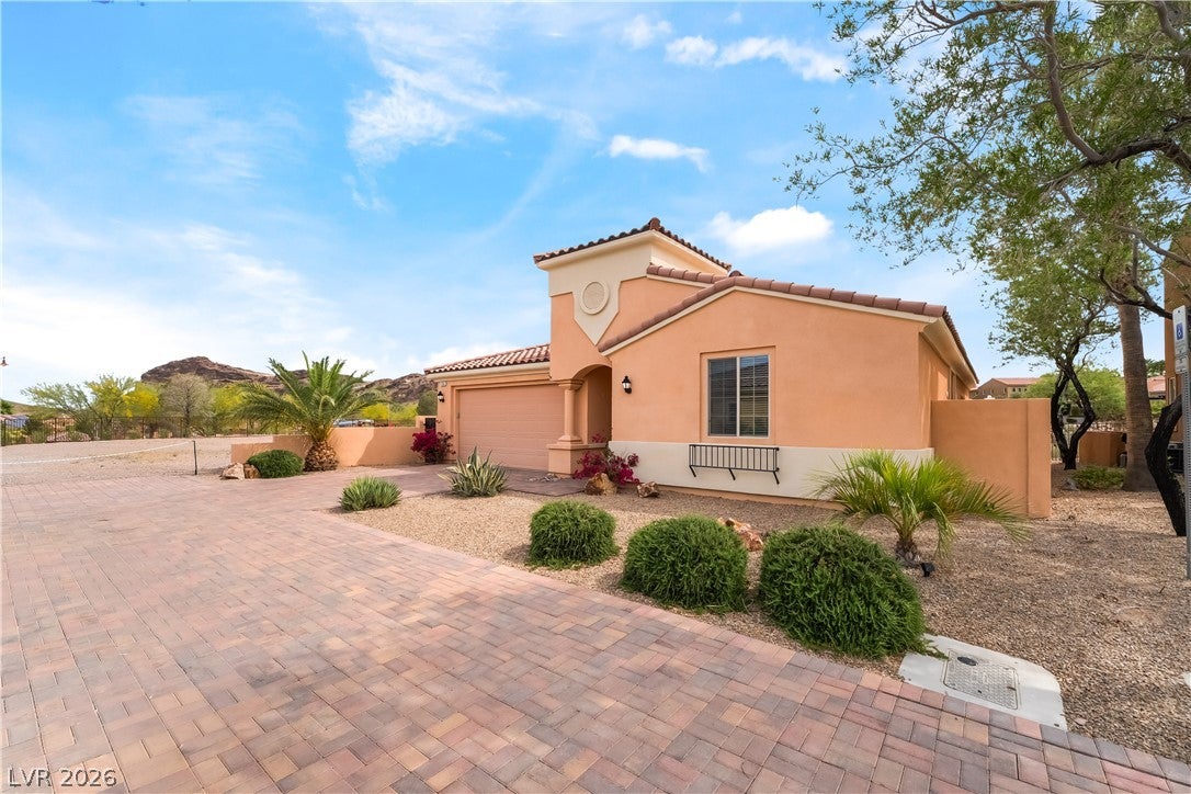 1286 Calcione Drive