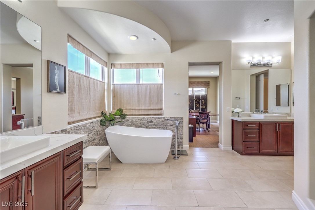 9205 Tesoras Drive 401