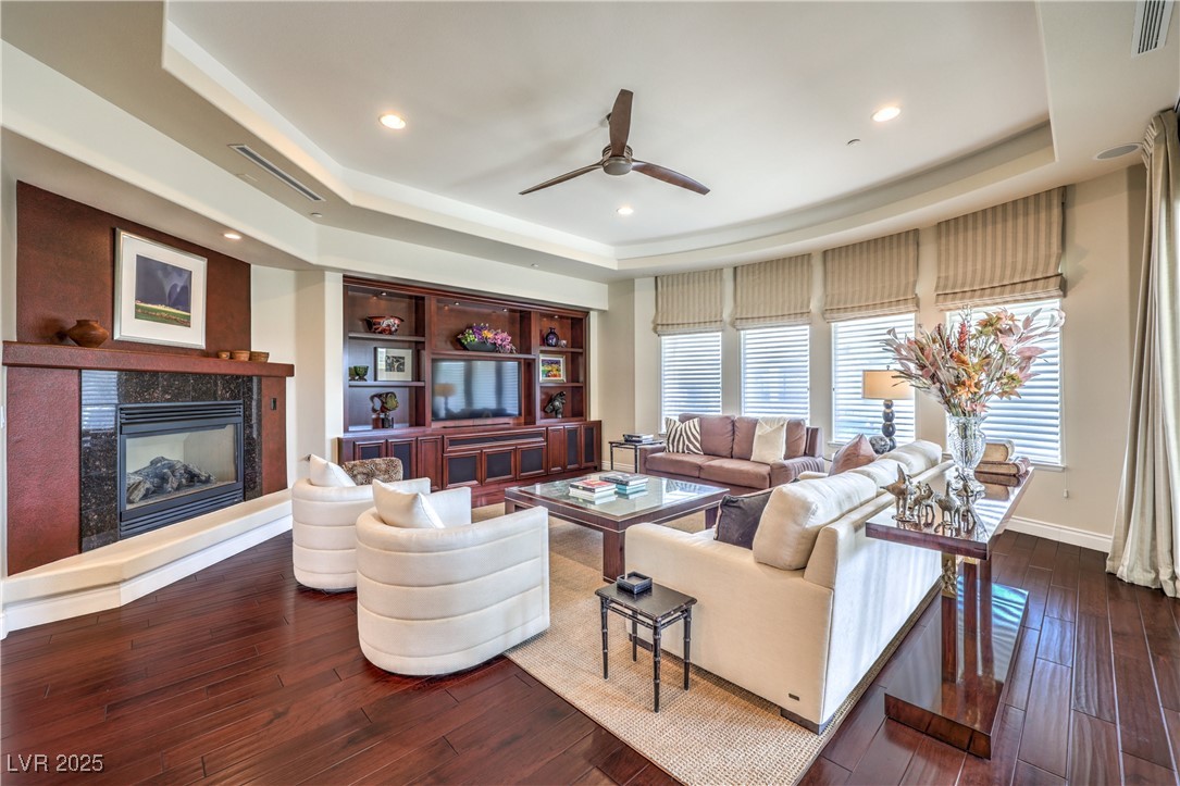 9205 Tesoras Drive 401
