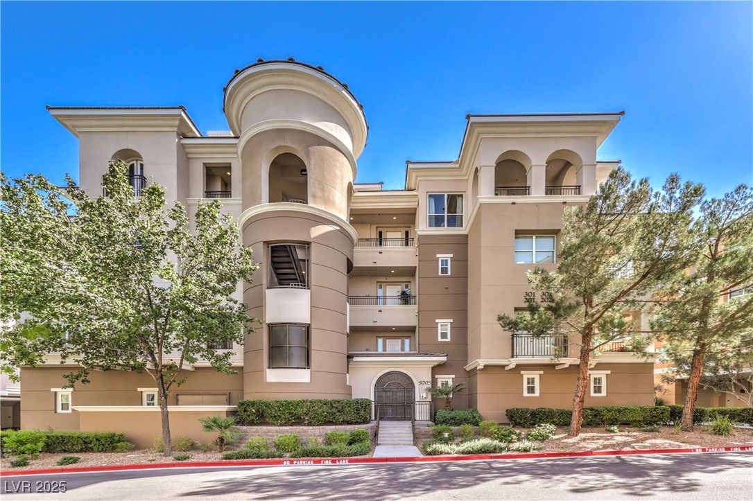 9205 Tesoras Drive 401