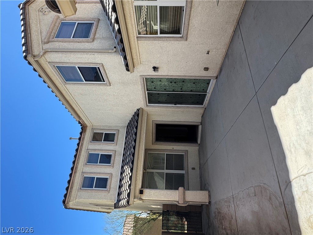 8986 Ellenbrook Street