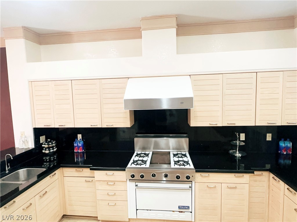 7829 Bermuda Dunes Avenue