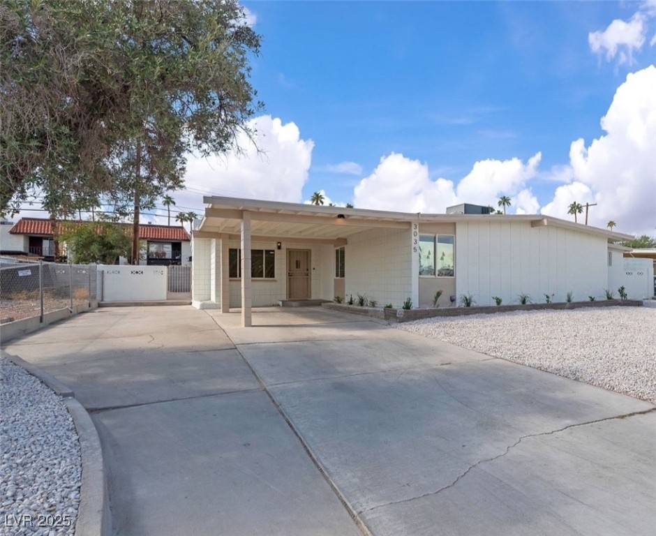 3035 La Canada Street