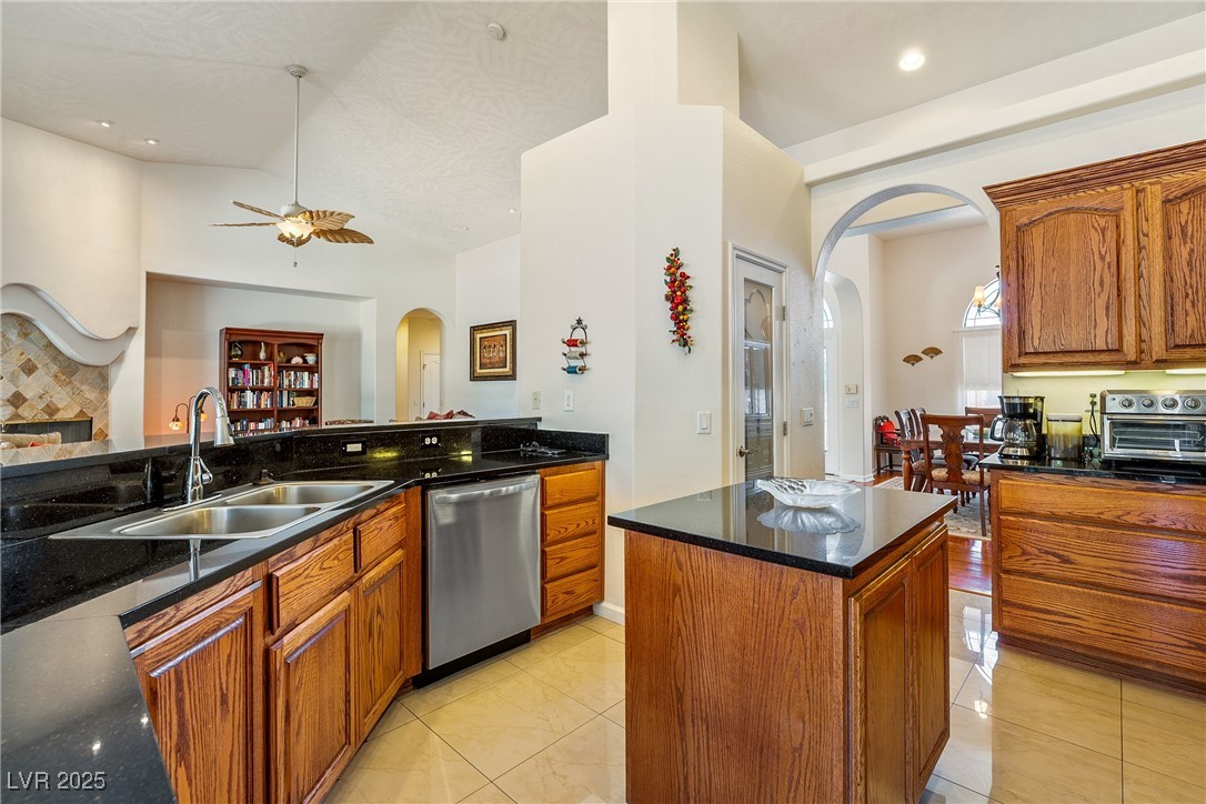 6841 Longmeadow Drive, Pahrump, Nevada image 4