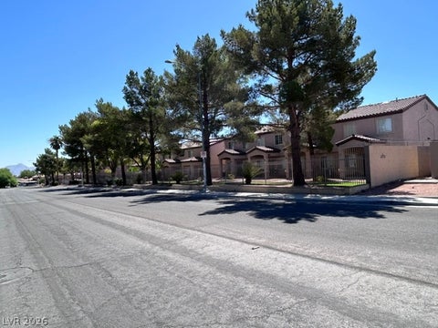Townhouse For Rent - 2501 Sierra Luna Avenue #102<br/> Clark County, Las Vegas, NV 89106