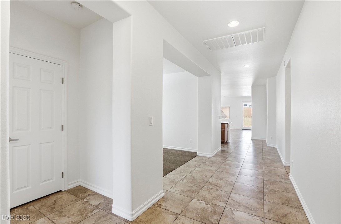 9387 Vital Crest Street