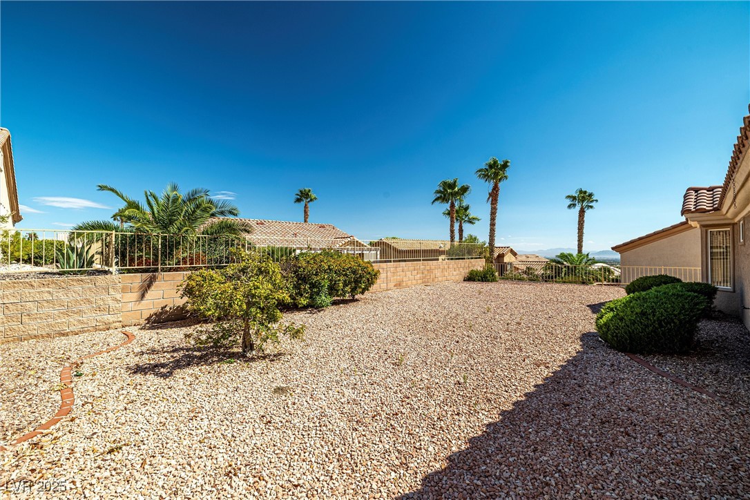 Las Vegas, Nevada 89134, United States, 2 Bedrooms Bedrooms, ,2 BathroomsBathrooms,Residential,Active,218612