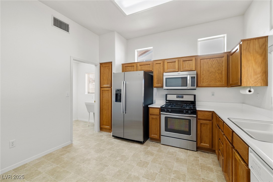 Las Vegas, Nevada 89134, United States, 2 Bedrooms Bedrooms, ,2 BathroomsBathrooms,Residential,Active,218612