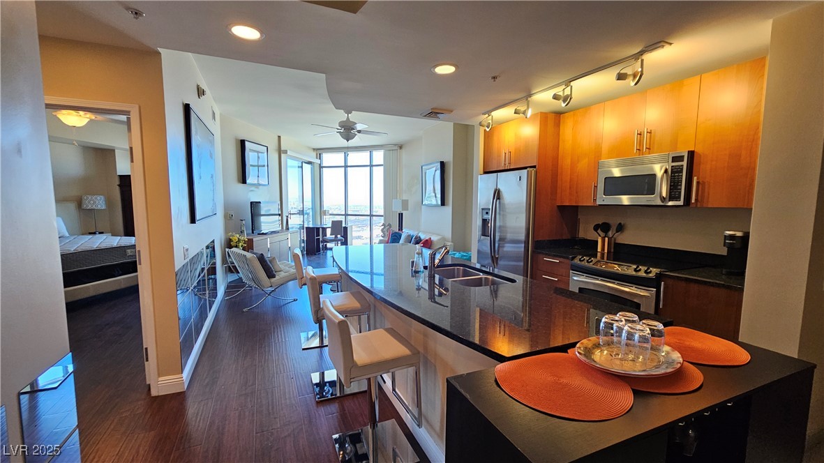 200 W Sahara Avenue 2710