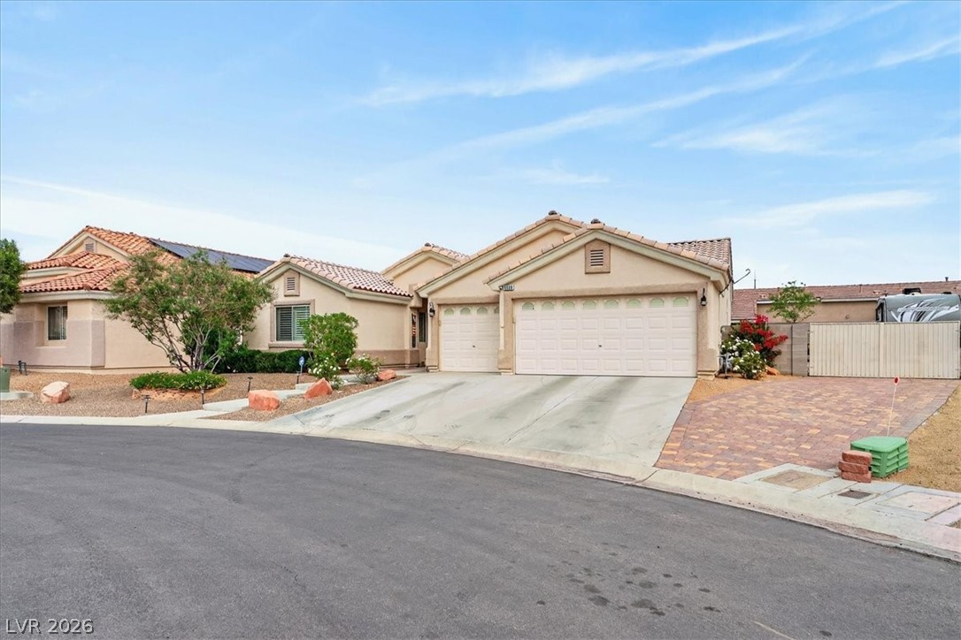 6808 Hazelnut Garden Street