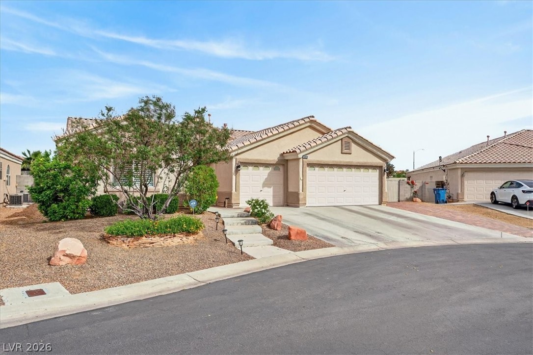 6808 Hazelnut Garden Street