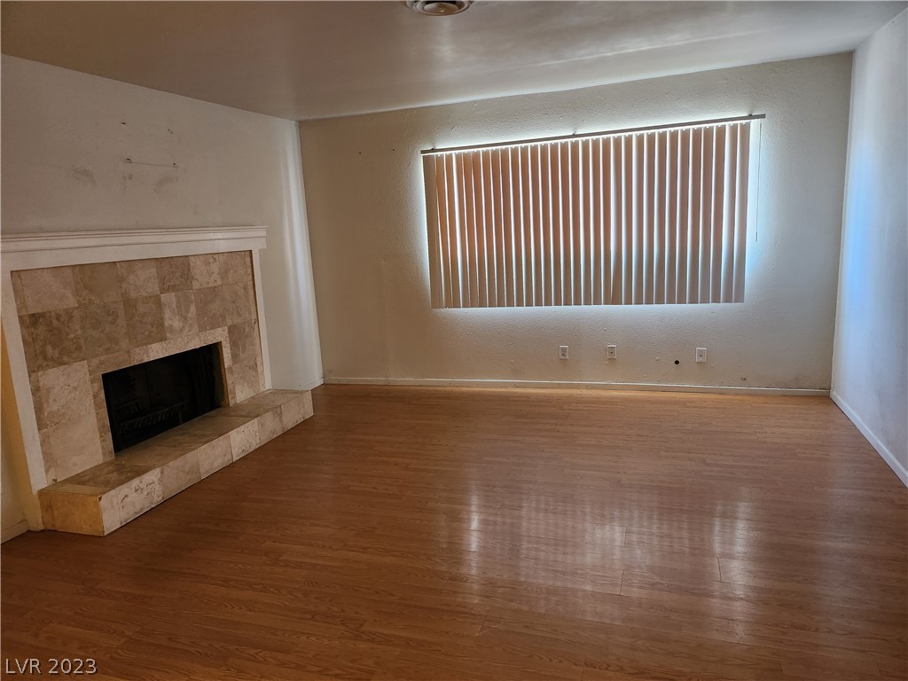 Photo 3 of 38 of listing 97ea7bcf-927a-4f35-ae27-bcef459ef7e0 house