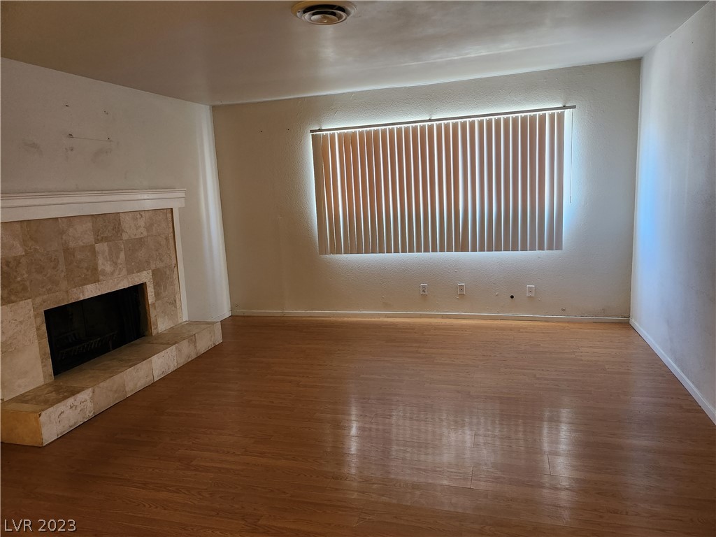 Photo 4 of 38 of listing 97ea7bcf-927a-4f35-ae27-bcef459ef7e0 house