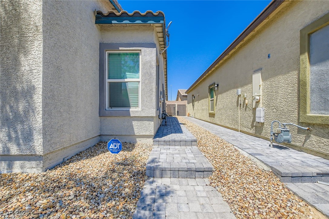 7533 Garnet Moon Street