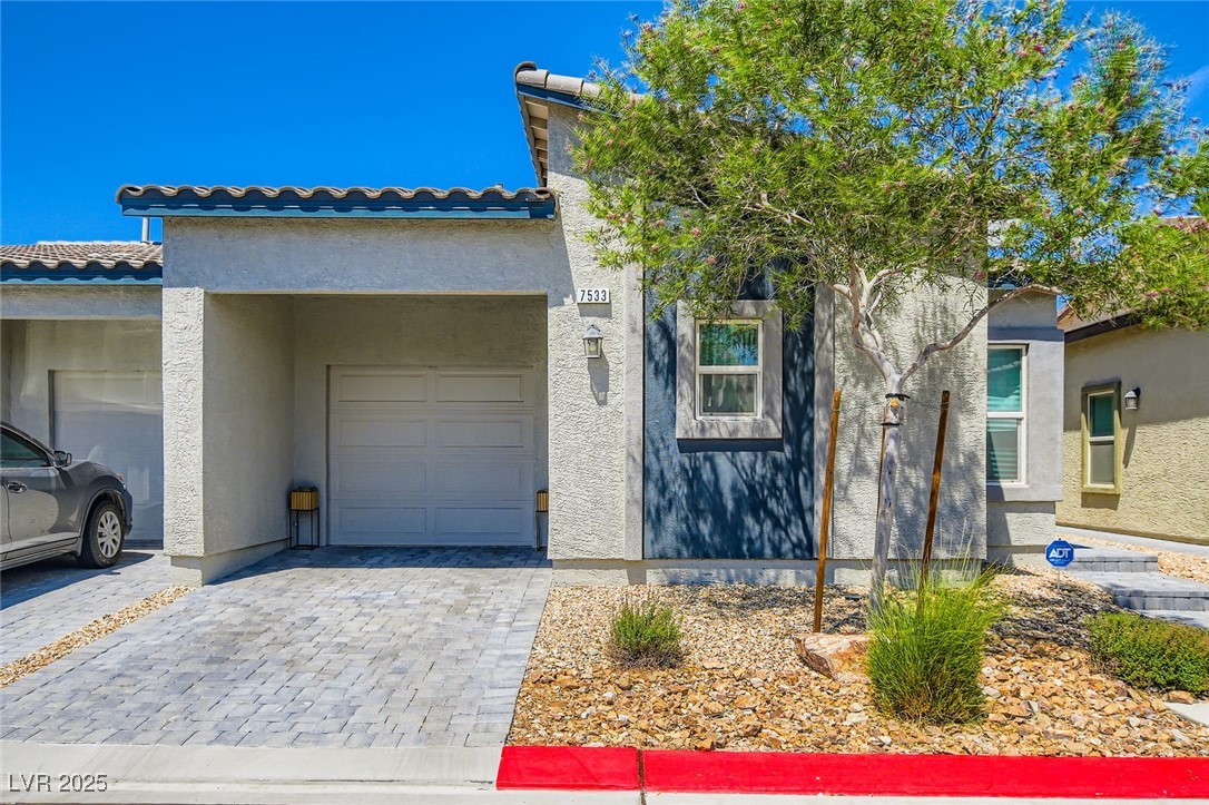 7533 Garnet Moon Street