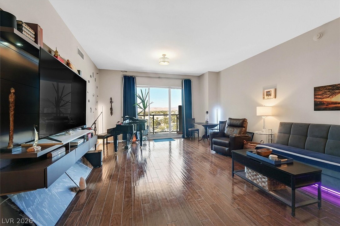 8255 Las Vegas Boulevard 908
