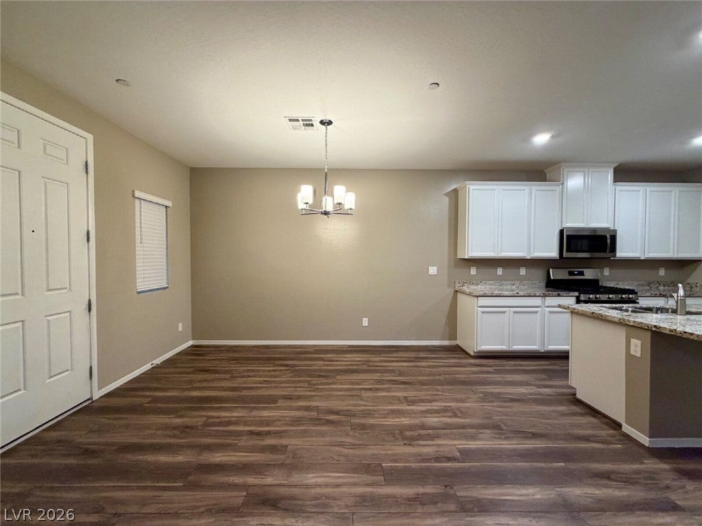 771 ESTATE COUNTRY Avenue