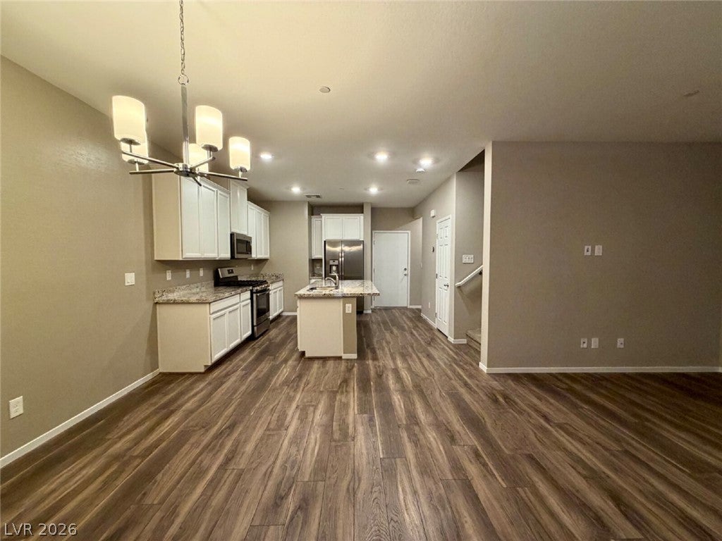 771 ESTATE COUNTRY Avenue