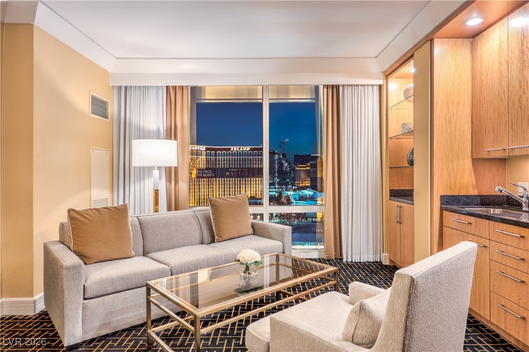 2000 Fashion Show Drive 2627