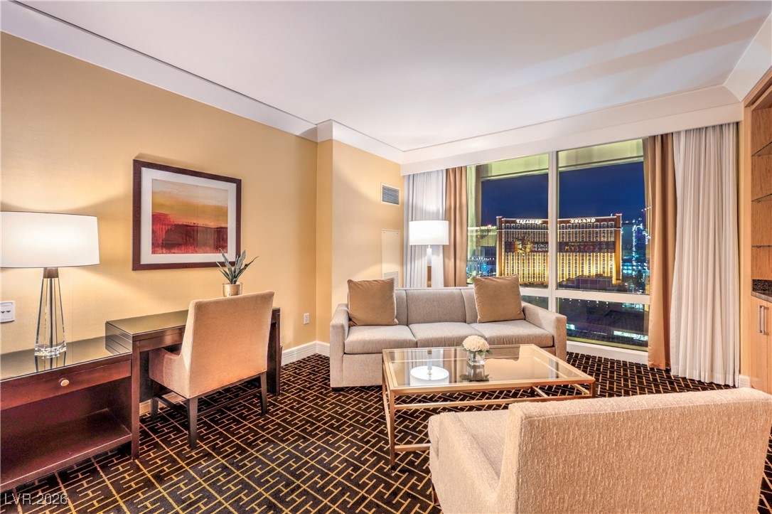 2000 Fashion Show Drive 2627