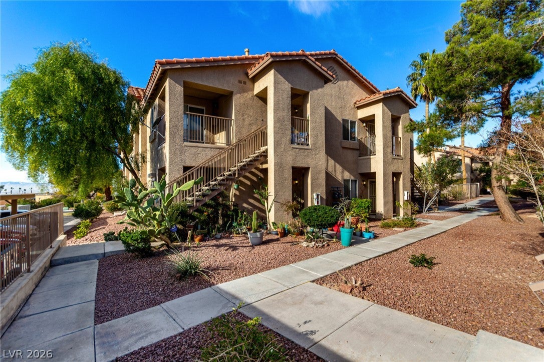 2110 Los Feliz Street 2015
