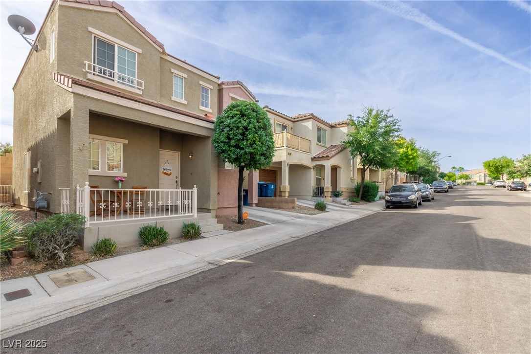 9105 Silk Threads Avenue