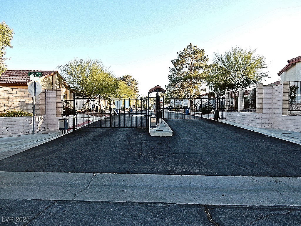 Las Vegas, Nevada 89119, United States, 3 Bedrooms Bedrooms, ,2 BathroomsBathrooms,Residential,Active,232945