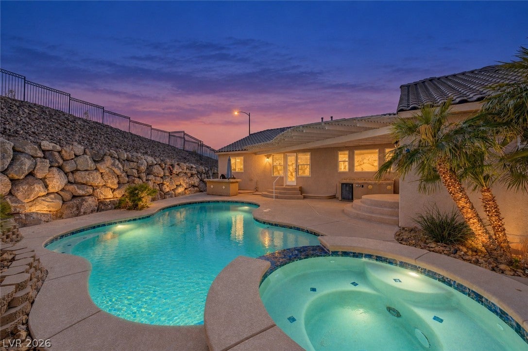 909 Rhyolite Terrace