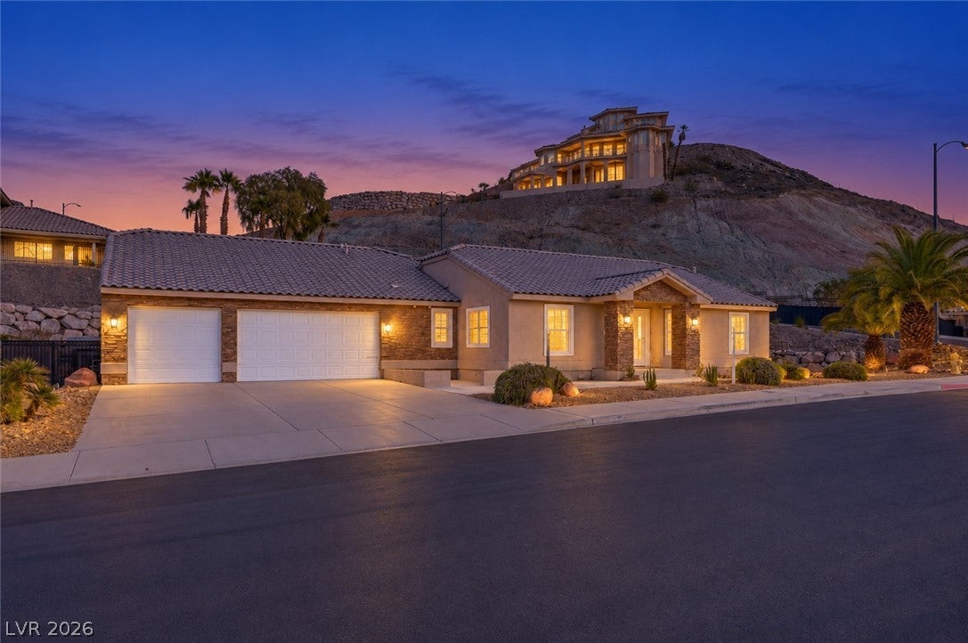 909 Rhyolite Terrace