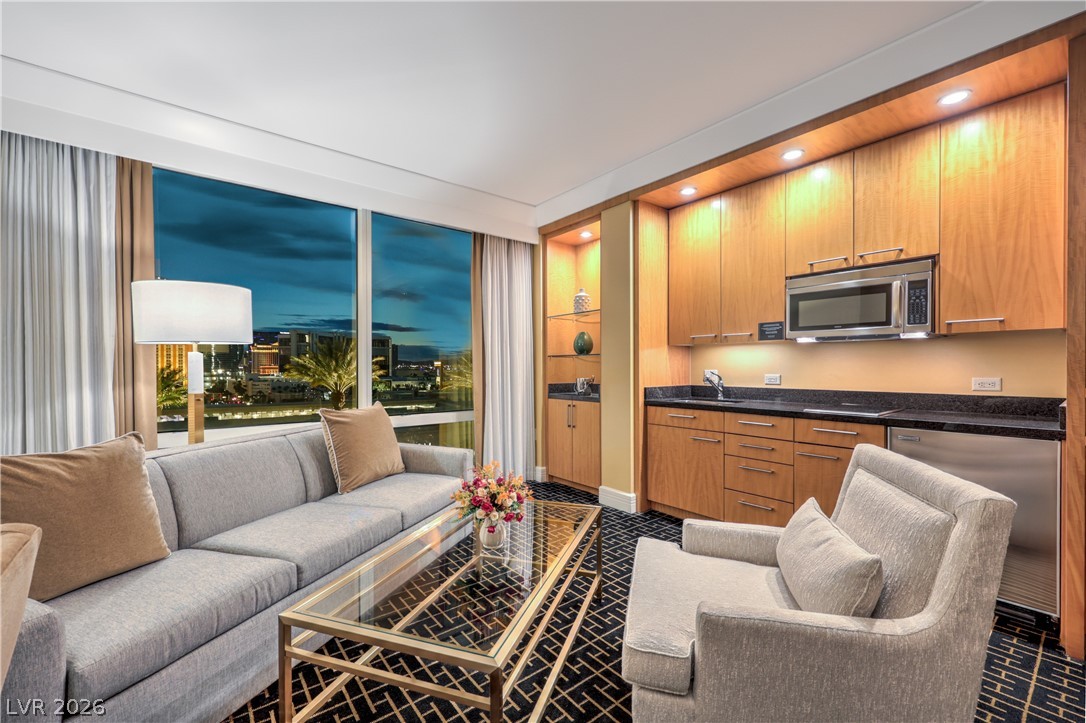 2000 Fashion Show Drive 1727