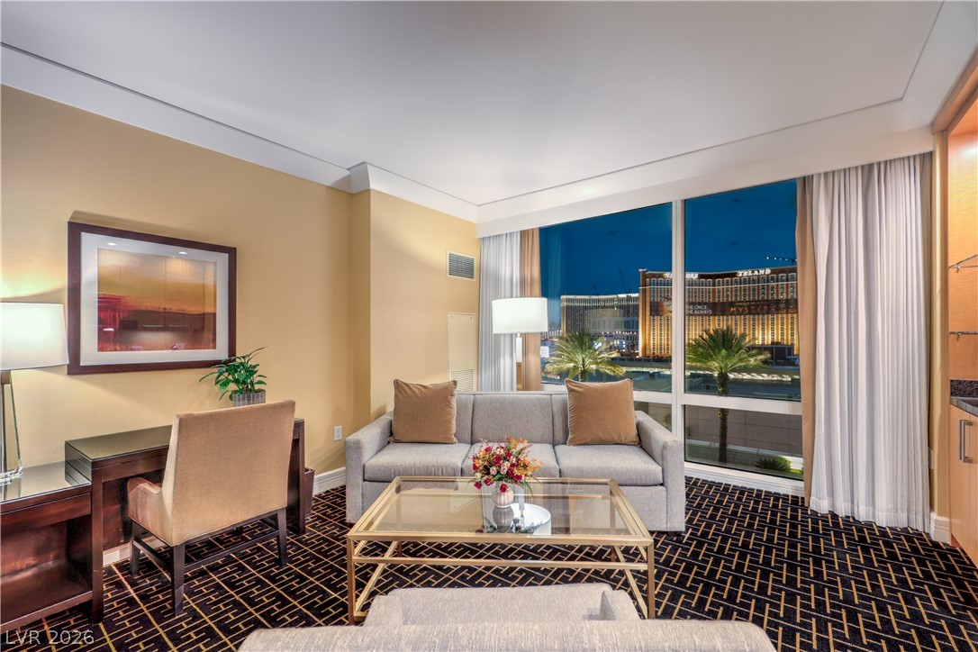 2000 Fashion Show Drive 1727