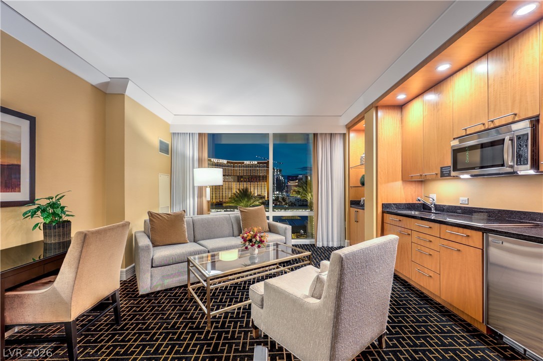 2000 Fashion Show Drive 1727