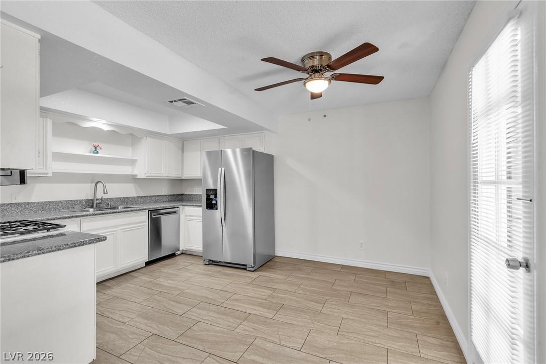 5576 W Rochelle Avenue 32A