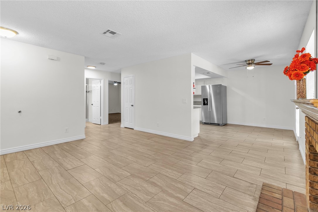 5576 W Rochelle Avenue 32A