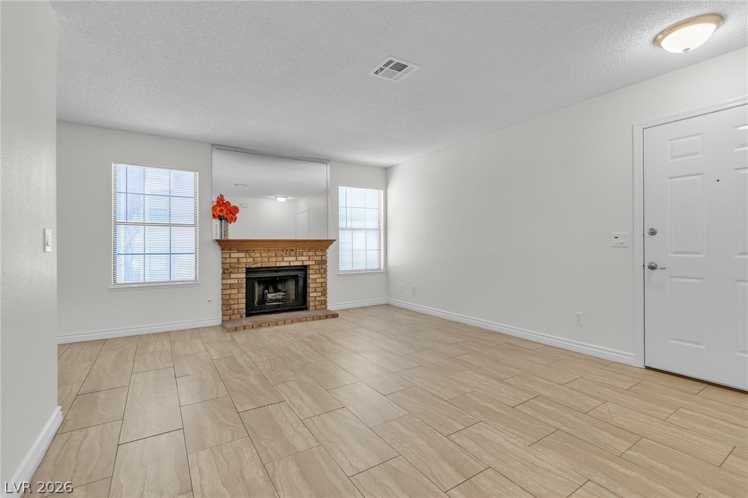 5576 W Rochelle Avenue 32A