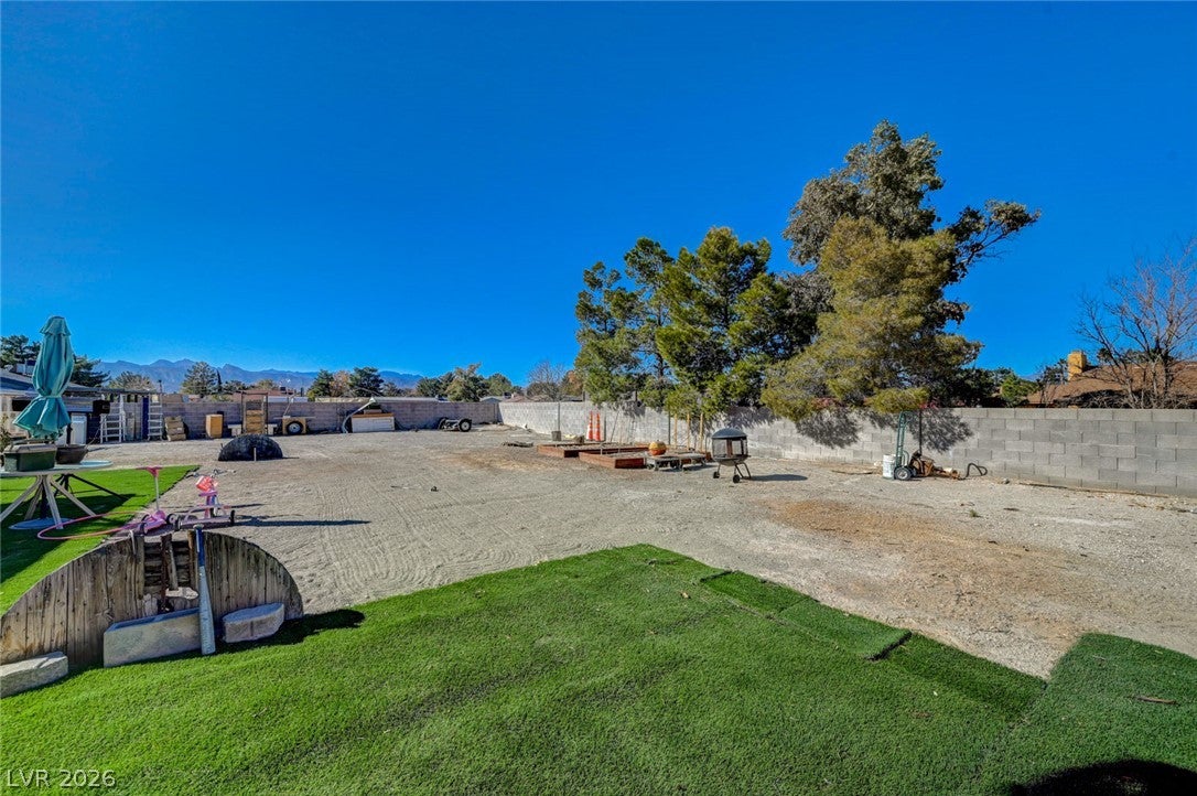 4424 Shady Hollow Avenue