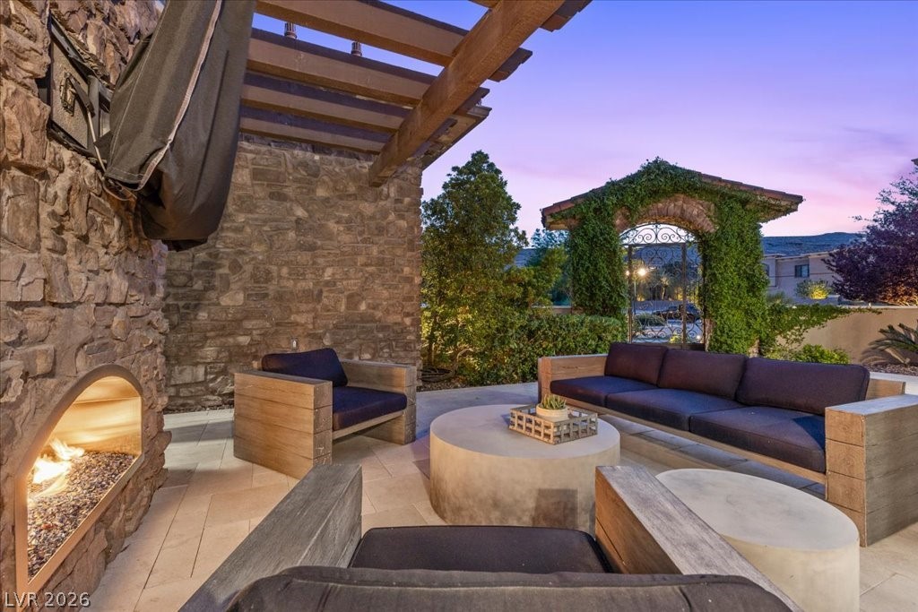 4 Cottonwood Canyon Court