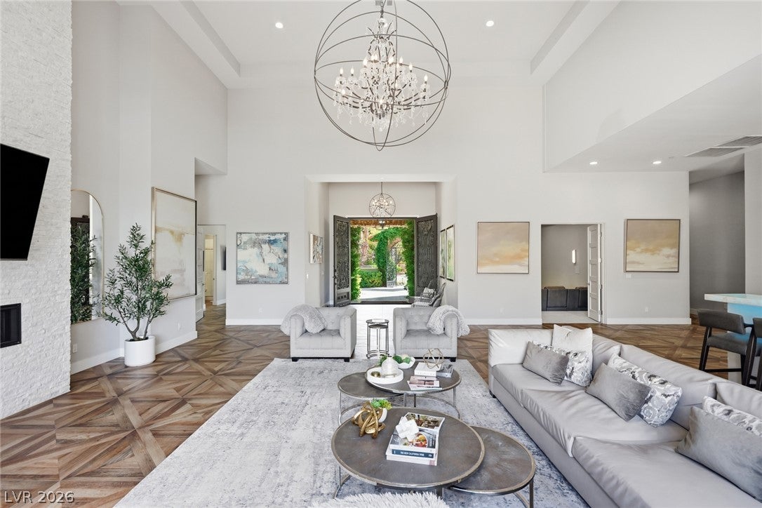 4 Cottonwood Canyon Court