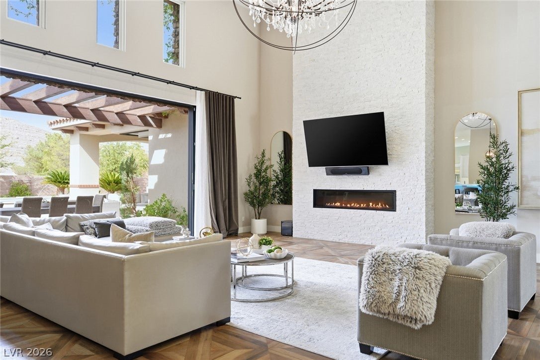 4 Cottonwood Canyon Court