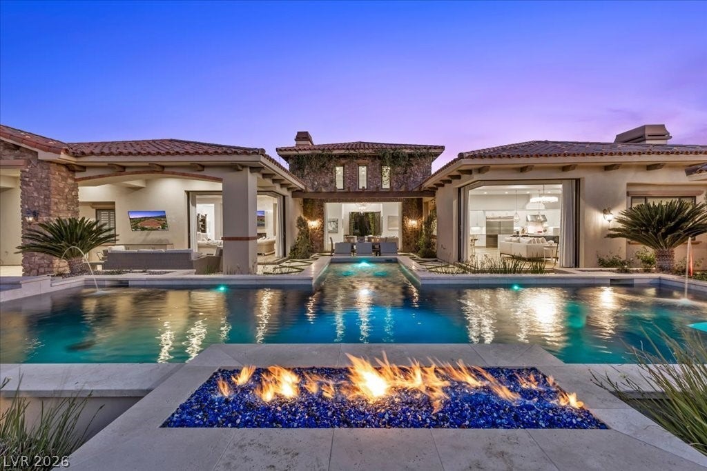 4 Cottonwood Canyon Court