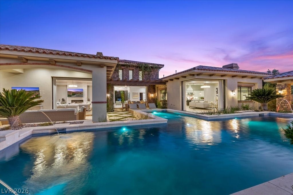 4 Cottonwood Canyon Court