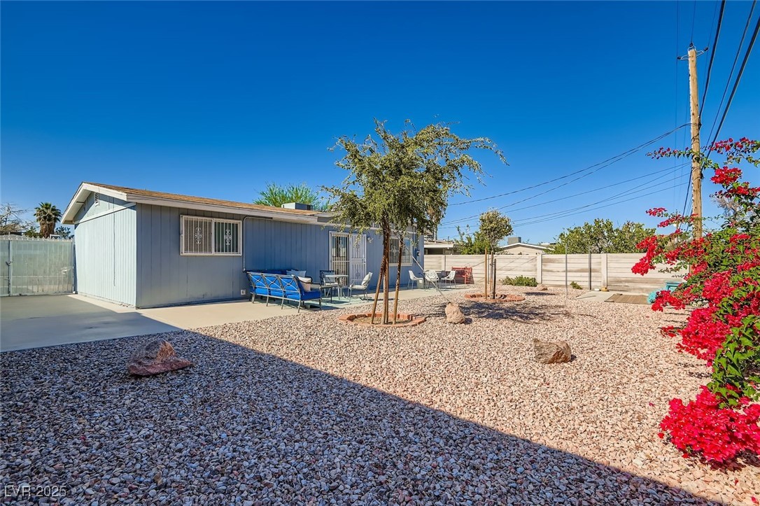 Las Vegas, Nevada 89102, United States, 4 Bedrooms Bedrooms, ,2 BathroomsBathrooms,Residential,Active,235189