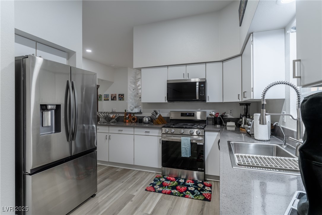 Properties 4 4825 Winterset Drive