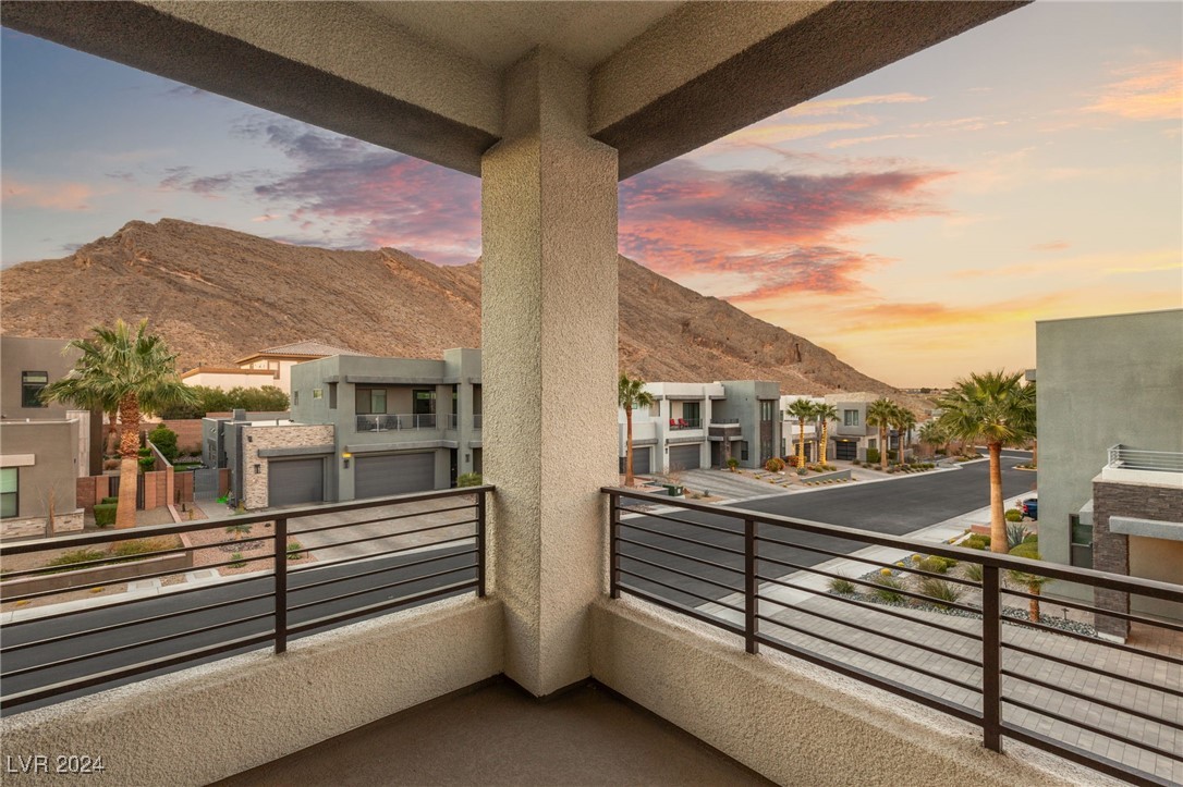 Las Vegas, Nevada 89129, United States, 4 Bedrooms Bedrooms, ,3 BathroomsBathrooms,Residential,Active,27101